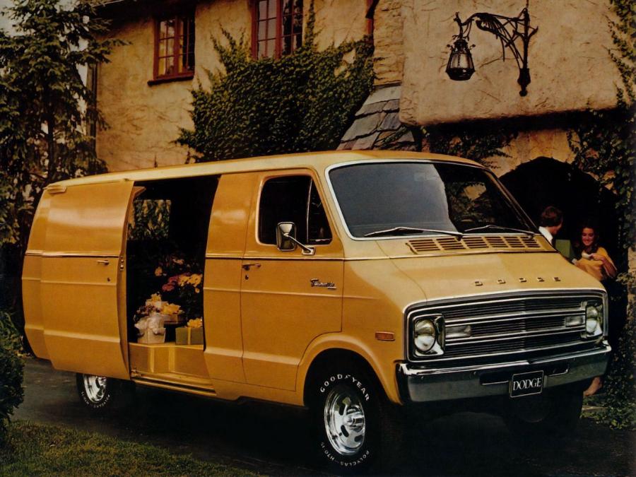  Dodge Tradesman Maxivan 1977 года  (фото 2 из 6)